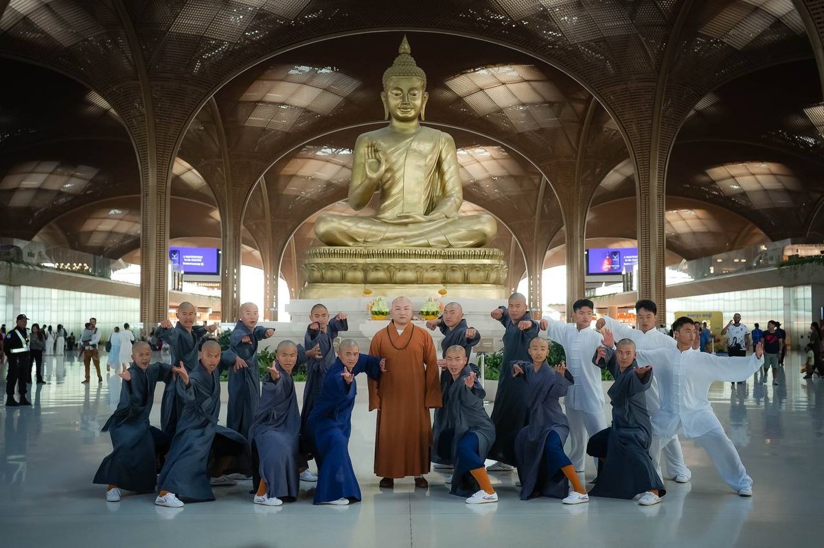 柬埔寨旅游部于4月27日迎接16位少林寺僧侣代表团