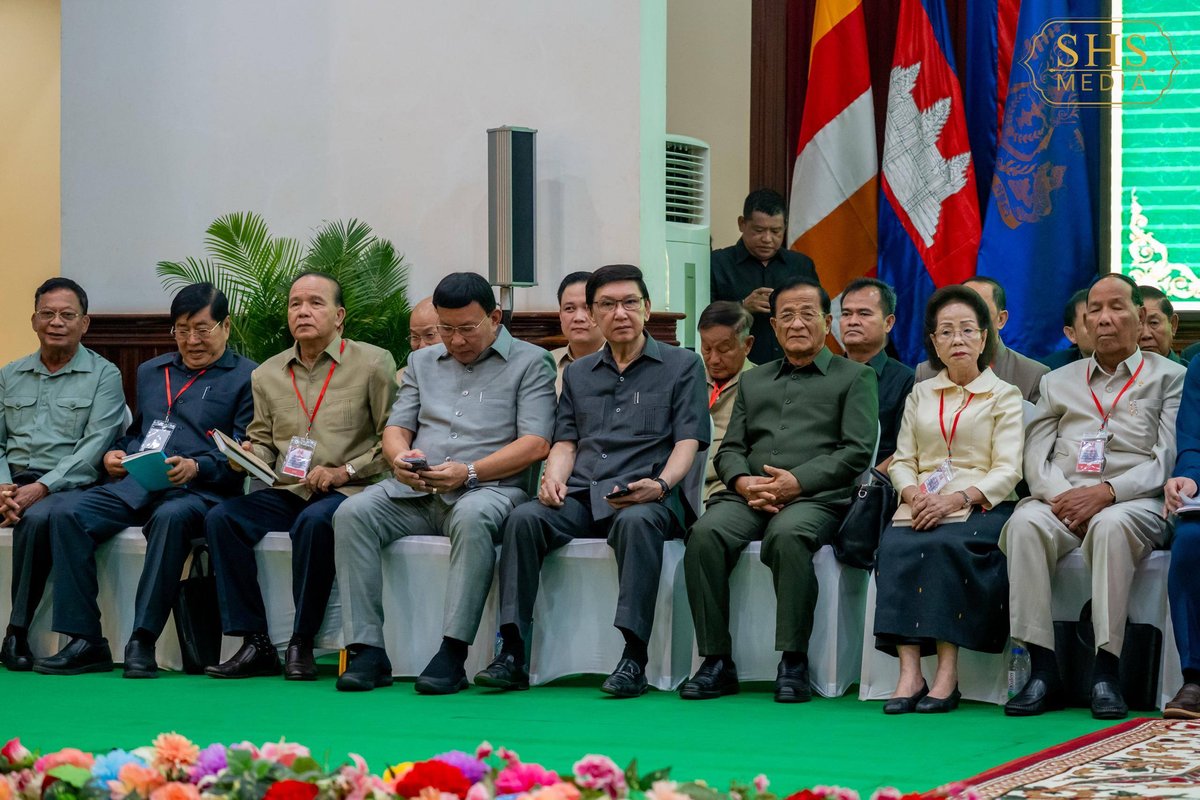 洪森亲王出席磅湛省政务交流会