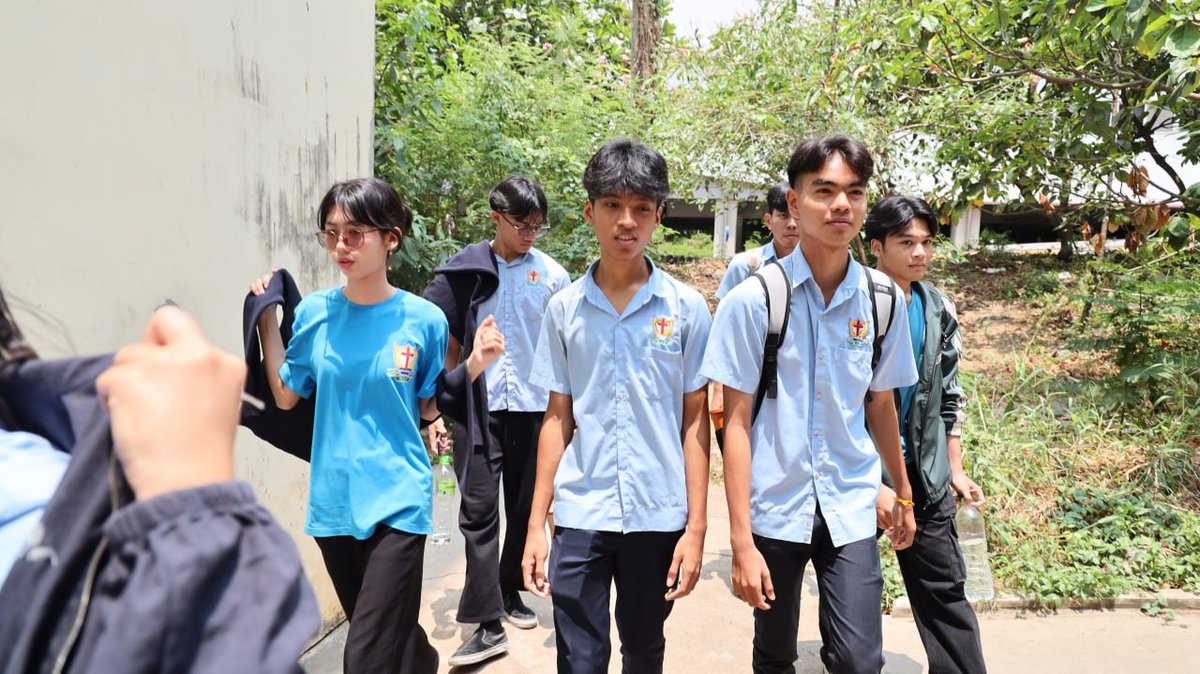 皇家金边大学工程学院联合大学企业合作中心,接待了来自柬埔寨卫理公会学校的师生参观