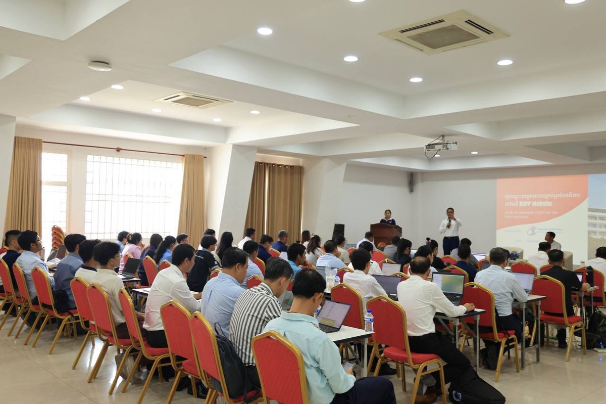 皇家金边大学IT中心于4月29日至30日举办网站管理技术培训,旨在提升教职员工对
