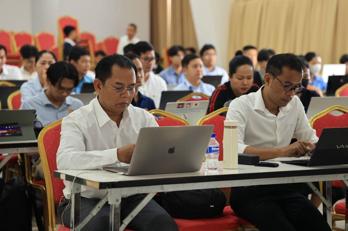 皇家金边大学IT中心于4月29日至30日举办网站管理技术培训,旨在提升教职员工对