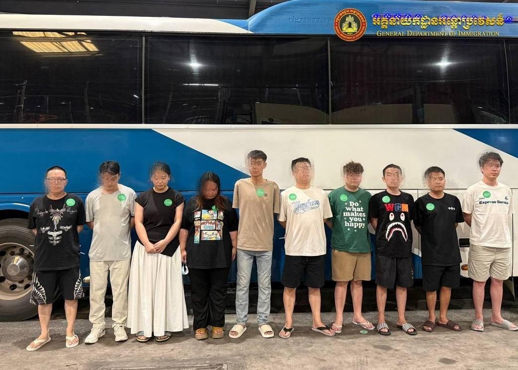 柬埔寨遣返329名涉电诈中国籍人员 包机离境