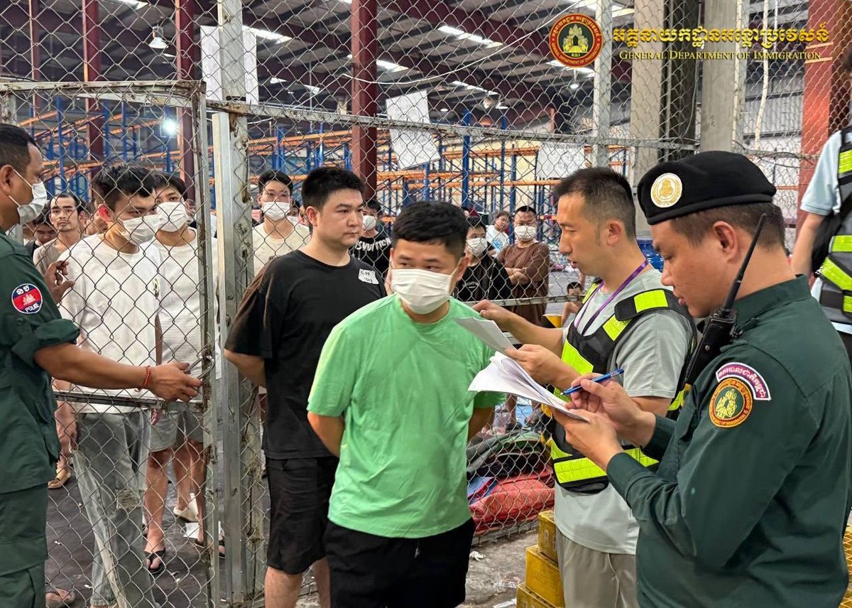 柬埔寨遣返329名涉电诈中国籍人员 包机离境