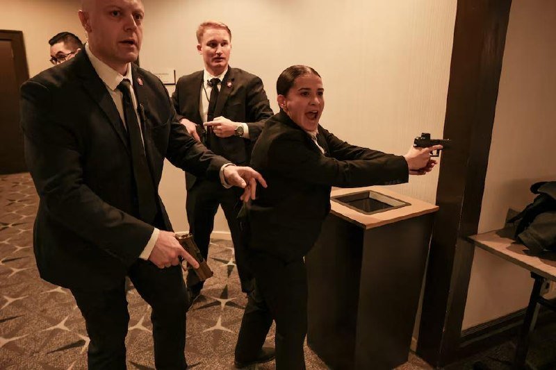 特朗普出席白宫记者协会晚宴遇安全事件 现场传出枪声 枪手已被处置