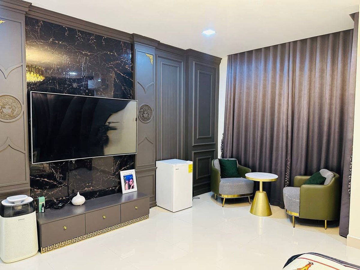 一号路炳发集团联排别墅出租 月租$1800家具齐全