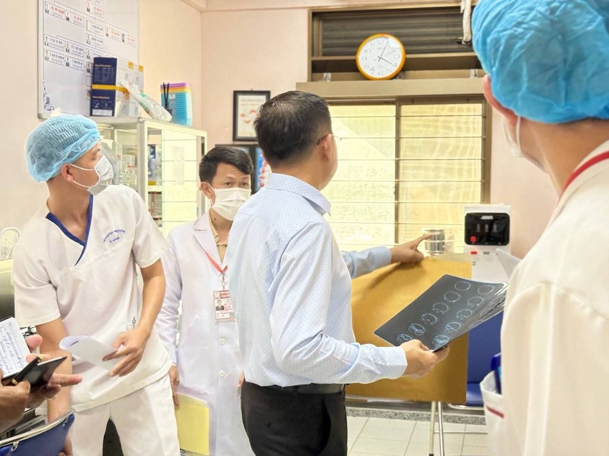 柬埔寨卫生部官员视察西哈努克省转诊医院