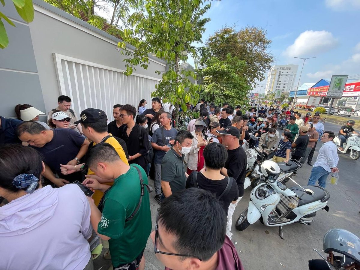 汇旺支付(Huione Pay)中国客户在柬埔寨国家银行前集会维权