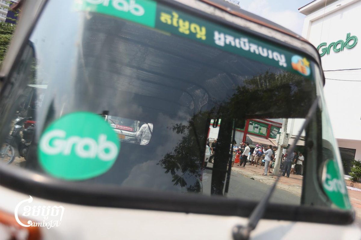 金边Grab总部遭嘟嘟车司机抗议 抗议油价上涨导致运营成本激增