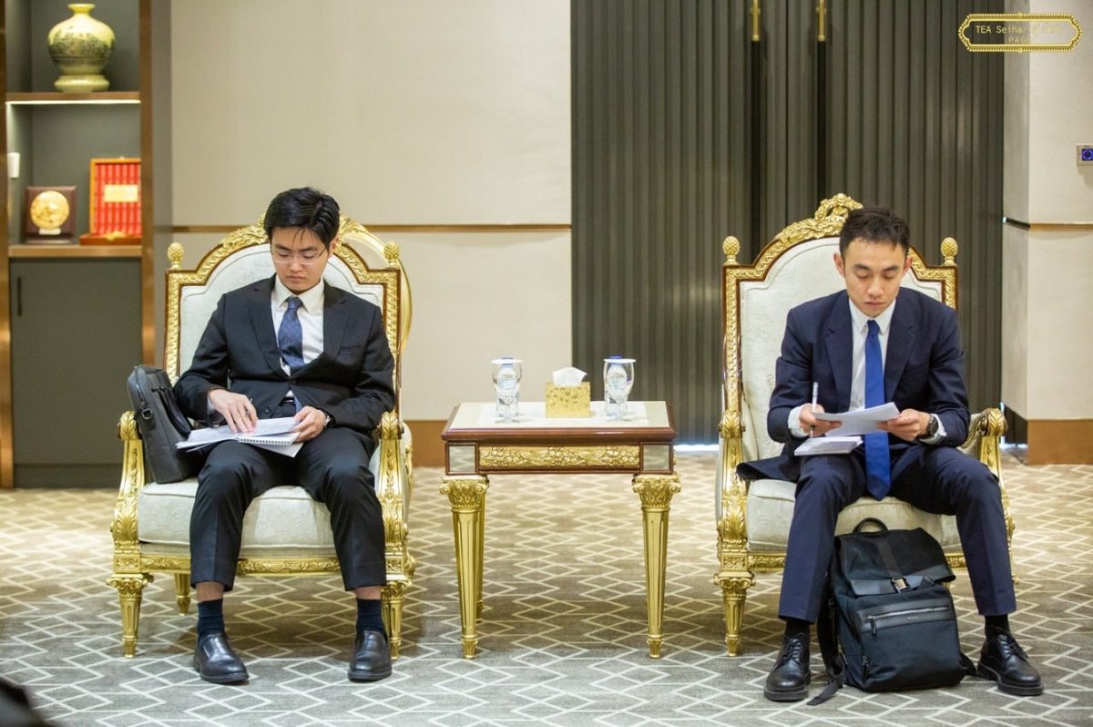 柬埔寨副首相兼国防大臣狄西哈会见中国外交部亚洲事务特使邓锡军