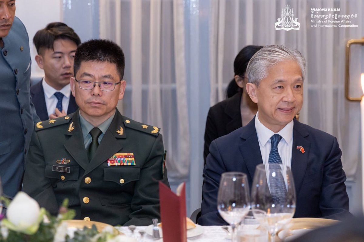 柬埔寨设宴欢迎中国外长及防长,巴速坤与狄西哈共同主持