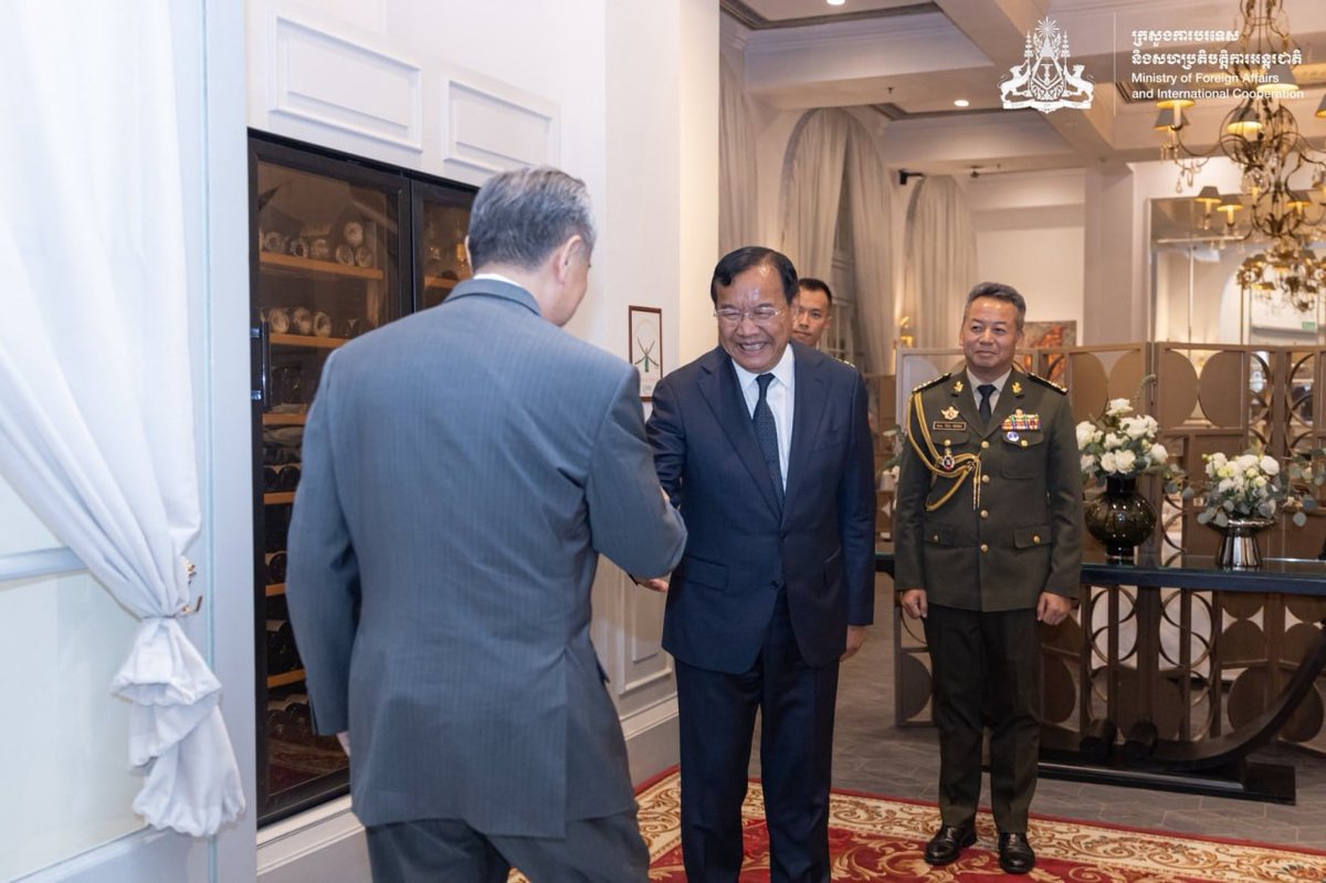 柬埔寨设宴欢迎中国外长及防长,巴速坤与狄西哈共同主持