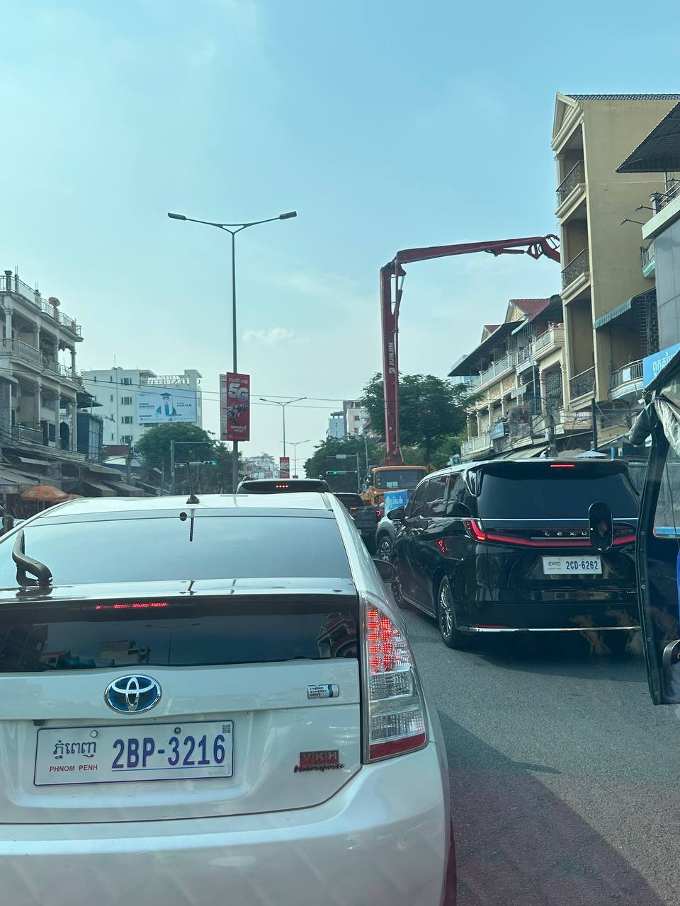 桑园区271号路施工占道频发 白天封路致严重拥堵 居民呼吁夜间作业