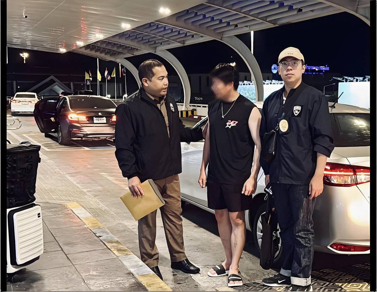 4月25日,泰国移民局在普吉岛抓获一名被国际刑警组织红色通缉的诈骗团伙主犯