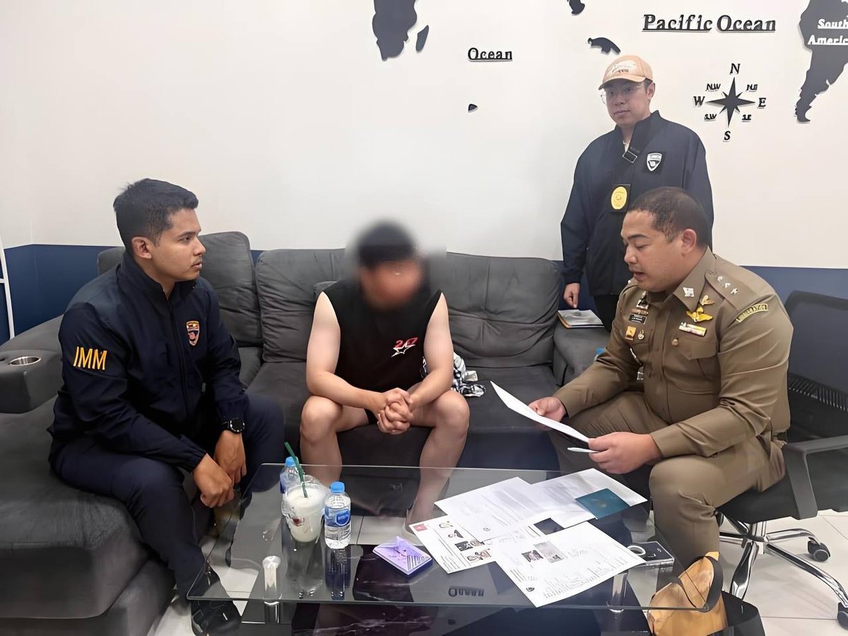 4月25日,泰国移民局在普吉岛抓获一名被国际刑警组织红色通缉的诈骗团伙主犯