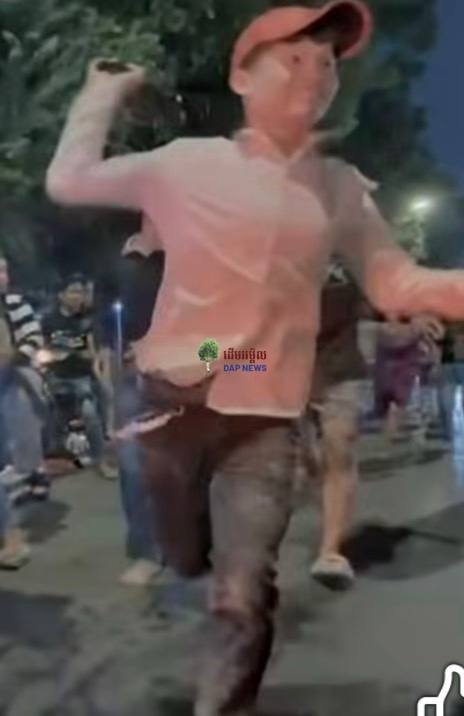 警方持续追捕AVATR汽车被砸案其他涉案人员
