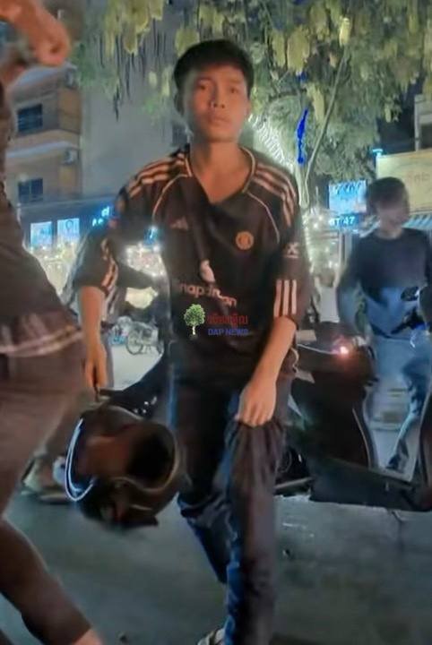 警方持续追捕AVATR汽车被砸案其他涉案人员