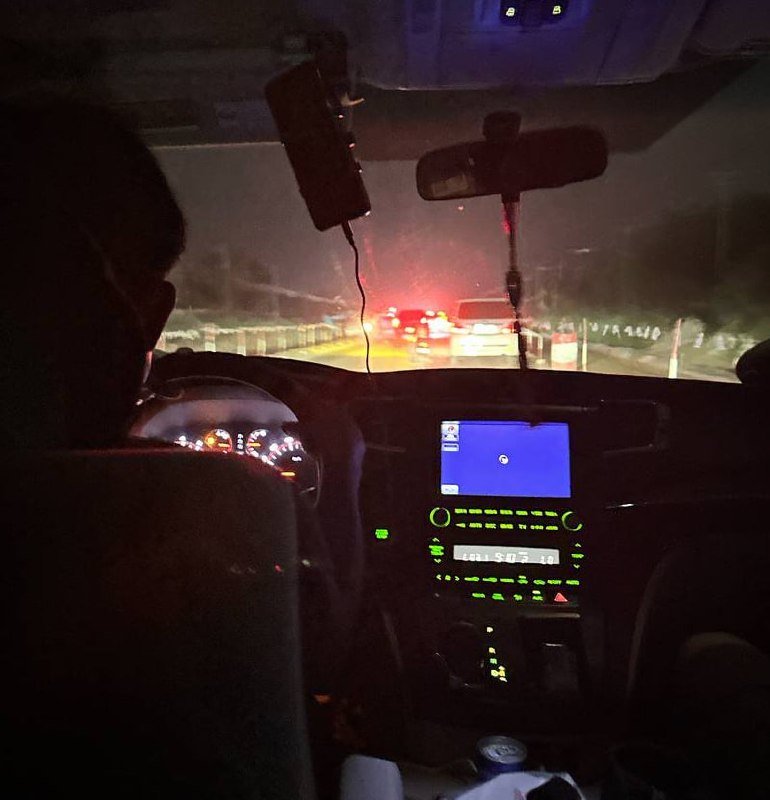 波贝5号路警察严查过往车辆 需逐一盘问
