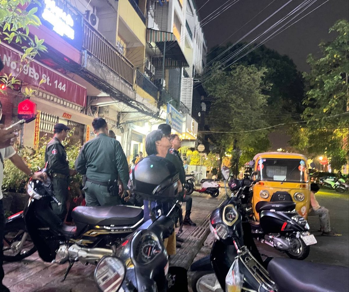 金边皇家环球大厦发生坠楼事件 宪兵封锁现场排查
