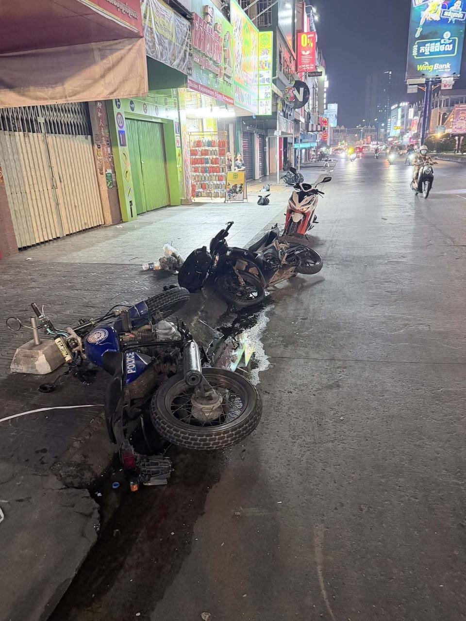棉芷区嘟嘟车超速撞伤巡逻警员 夜间治安隐患升级
