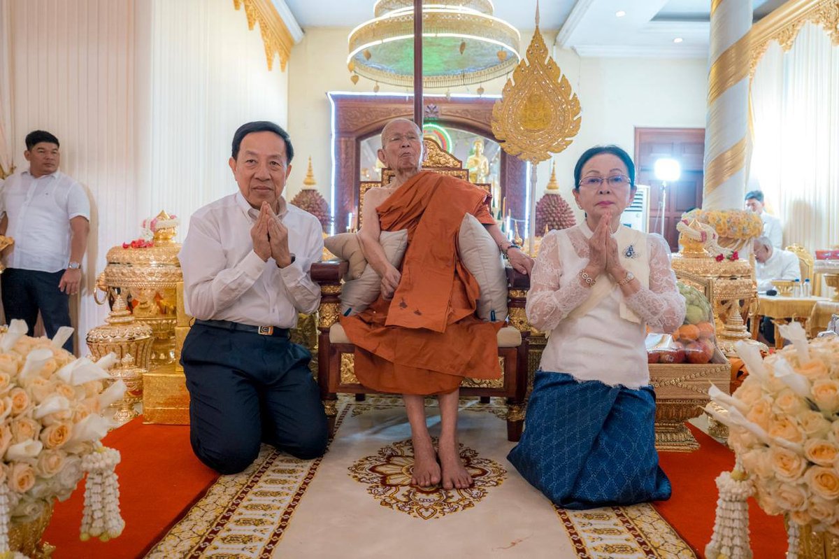 洪玛奈首相出席僧王102岁寿辰庆典
