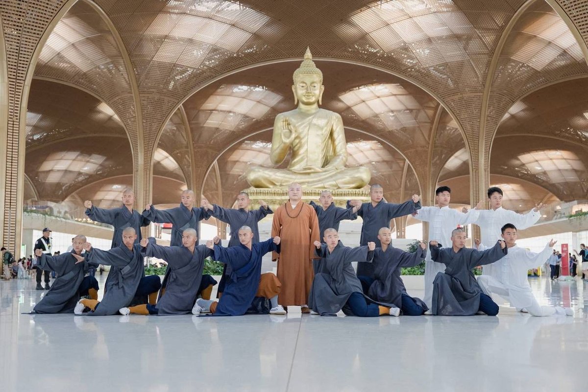少林武僧团抵达柬埔寨 4月30日巴戎寺举行中柬武术交流节