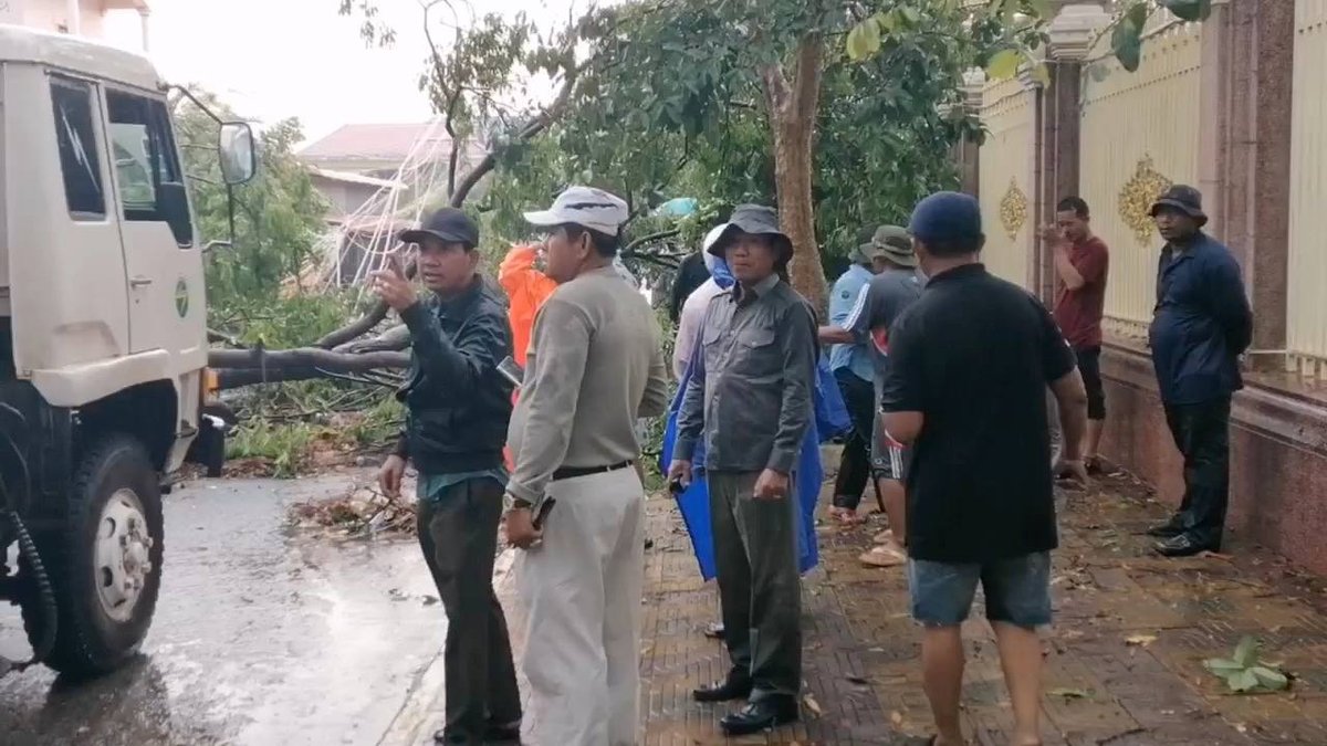 磅清扬市遭遇强风暴雨袭击 多处树木倒塌及门楼损毁