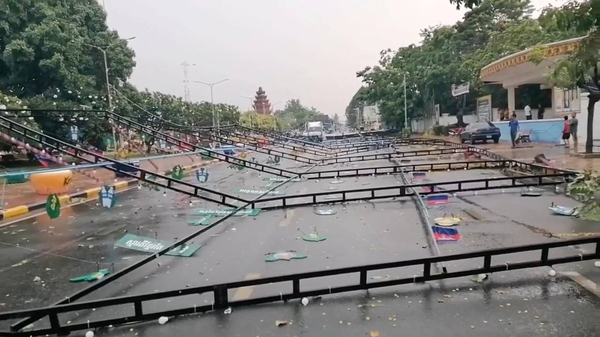 磅清扬市遭遇强风暴雨袭击 多处树木倒塌及门楼损毁