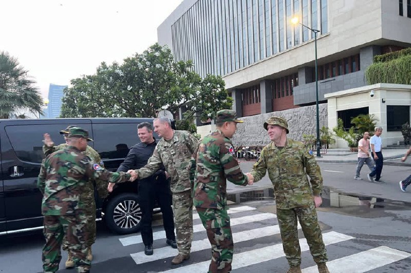 柬埔寨国防部组织多国武官视察柬泰边境 强调和平解决分歧