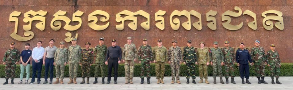 柬埔寨国防部组织多国武官视察柬泰边境 强调和平解决分歧