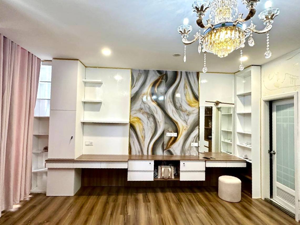 炳发城联排别墅招租 月租$1500 4房5卫拎包入住