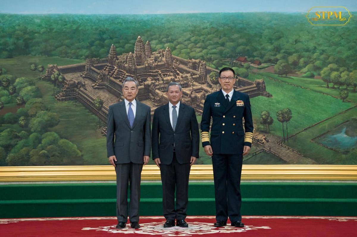 洪玛奈首相在和平大厦会见中国外交部长王毅与国防部长董军