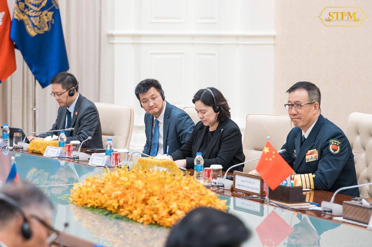 洪玛奈首相在和平大厦会见中国外交部长王毅与国防部长董军