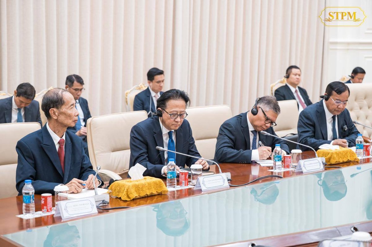 洪玛奈首相在和平大厦会见中国外交部长王毅与国防部长董军