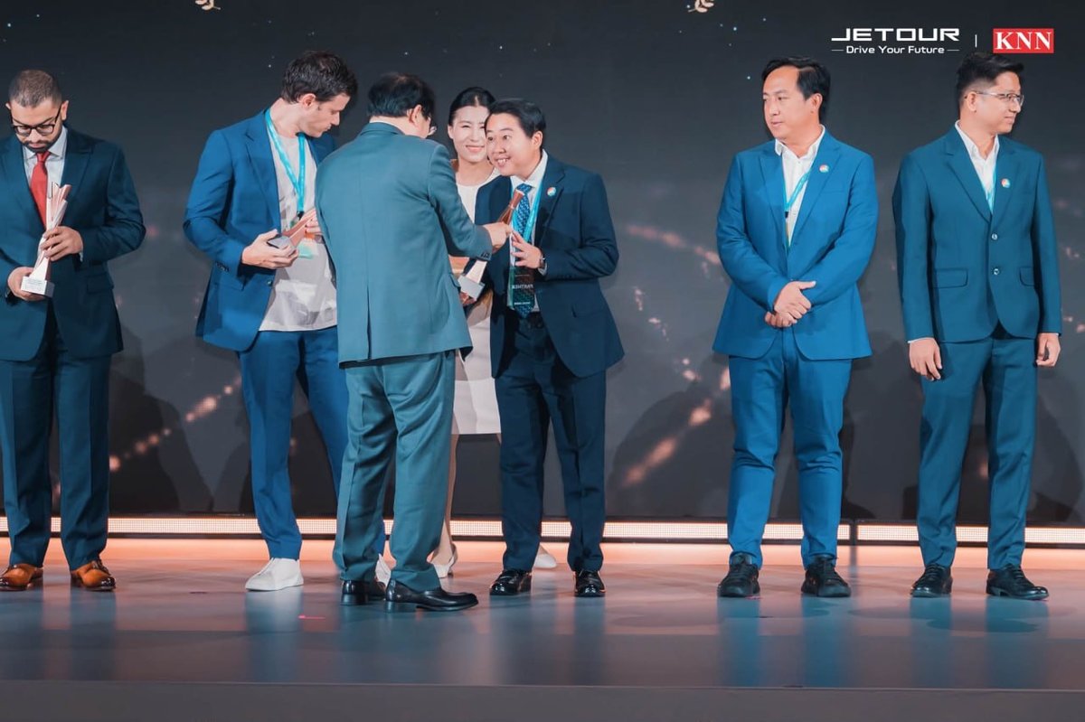 KNN柬埔寨公司荣获JETOUR年度销售突破奖