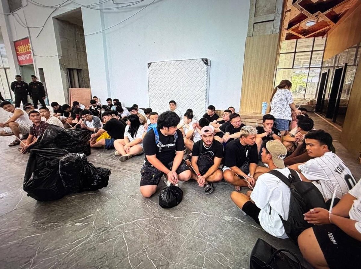 西港警方突袭万龙国际酒店 抓获145名外籍人员 查获制毒工具