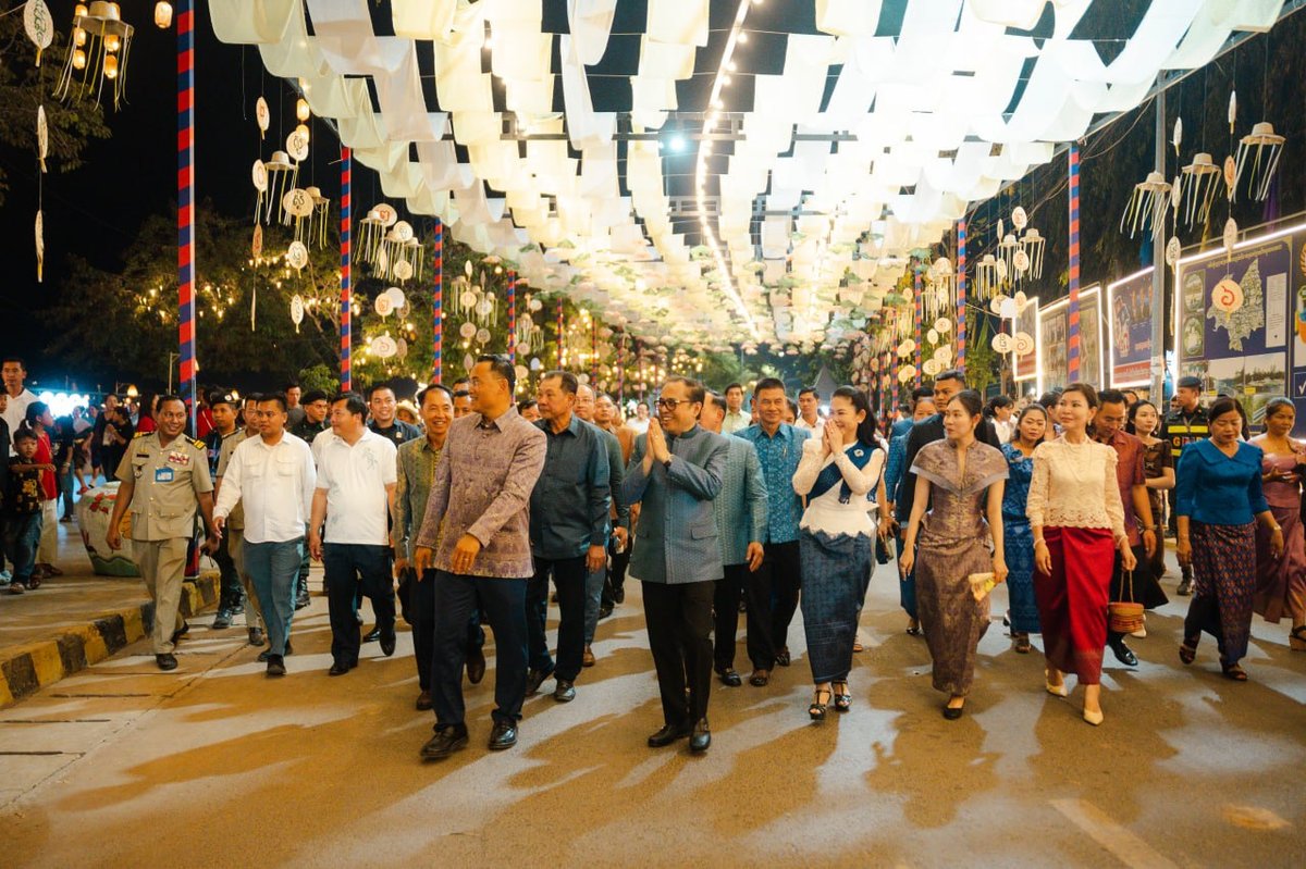 磅通省宋干节及第九届高棉产品推广日
