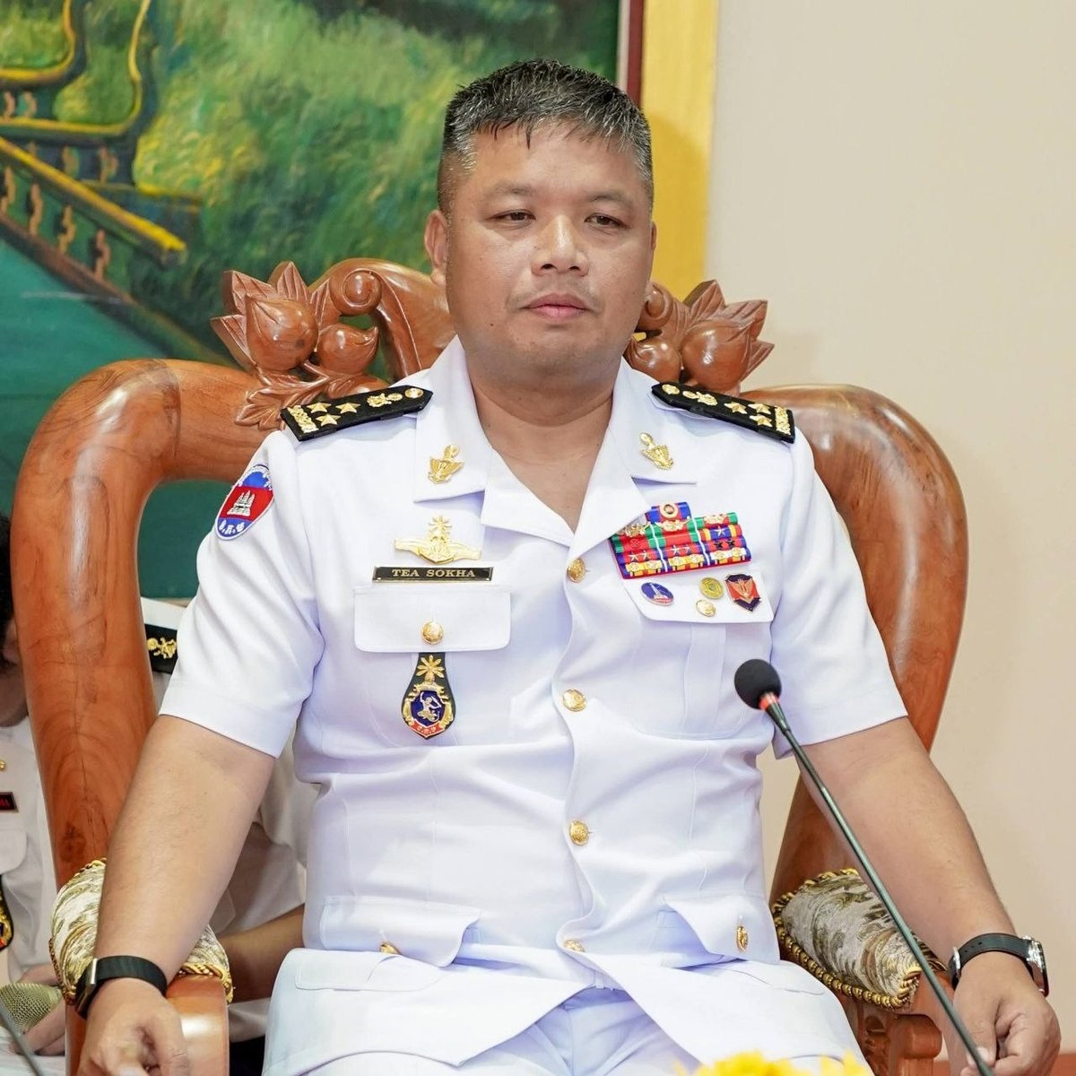 柬埔寨海军司令会见中国驻柬武官