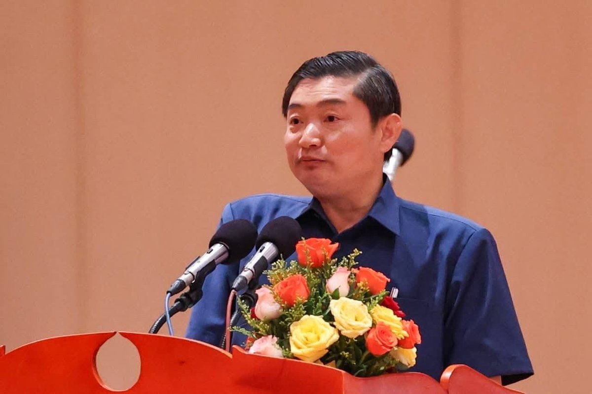 洪玛奈出席国际劳动节庆祝活动 5000名劳工代表齐聚钻石岛