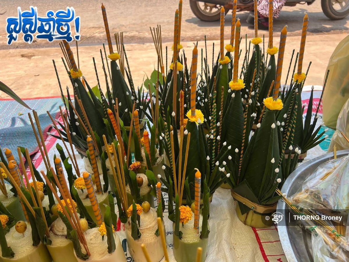 暹粒甘特市场前长者销售新年祭祀用品