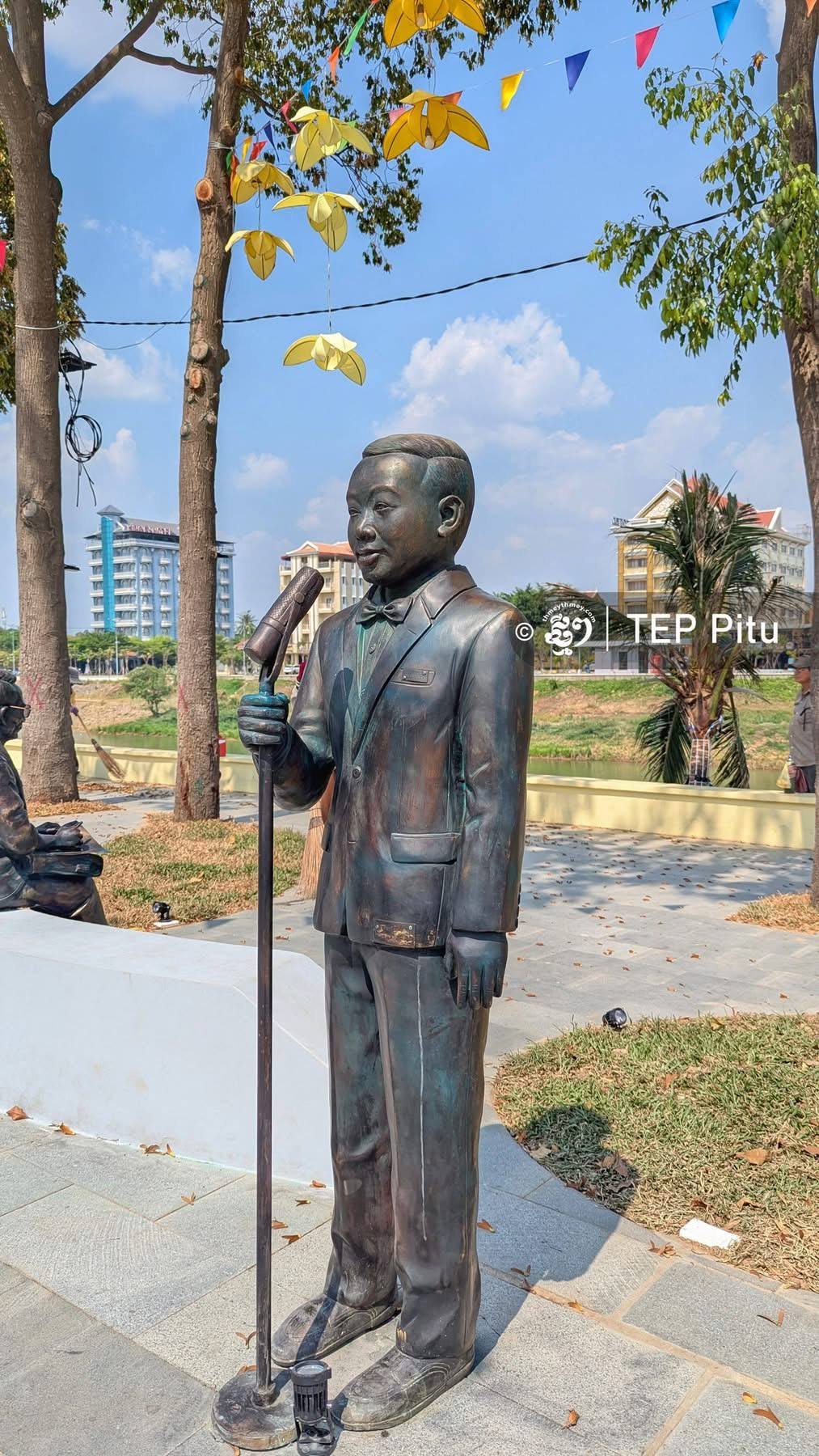 马德望市新增文化地标:诗歌与音乐雕像群