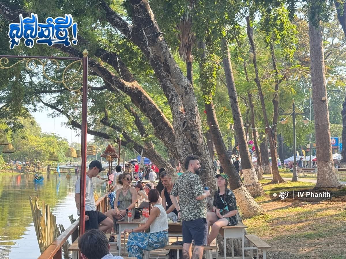 暹粒宋干节传统龙舟赛