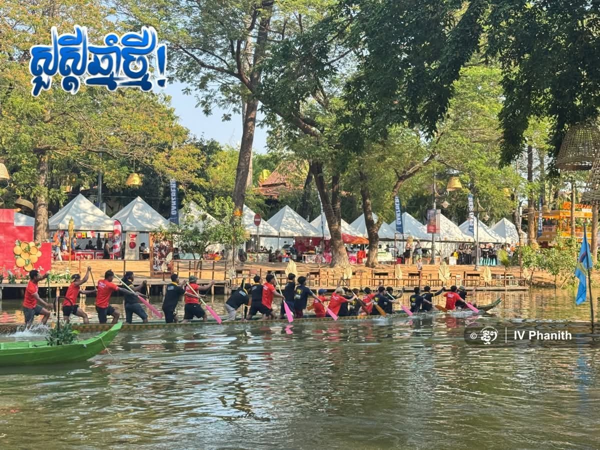 暹粒宋干节传统龙舟赛