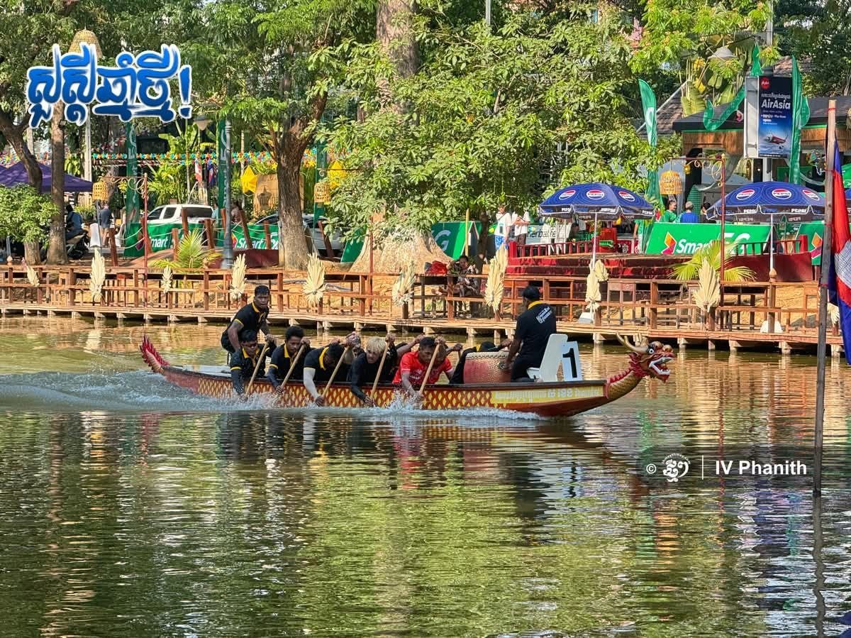 暹粒宋干节传统龙舟赛
