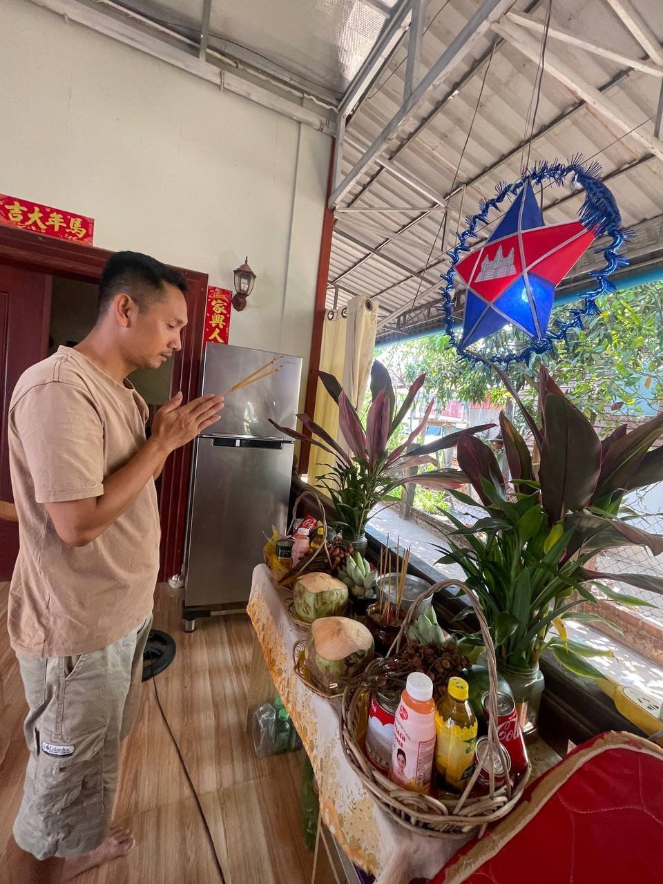 柬埔寨新年:家庭团聚与寺庙祈福活动
