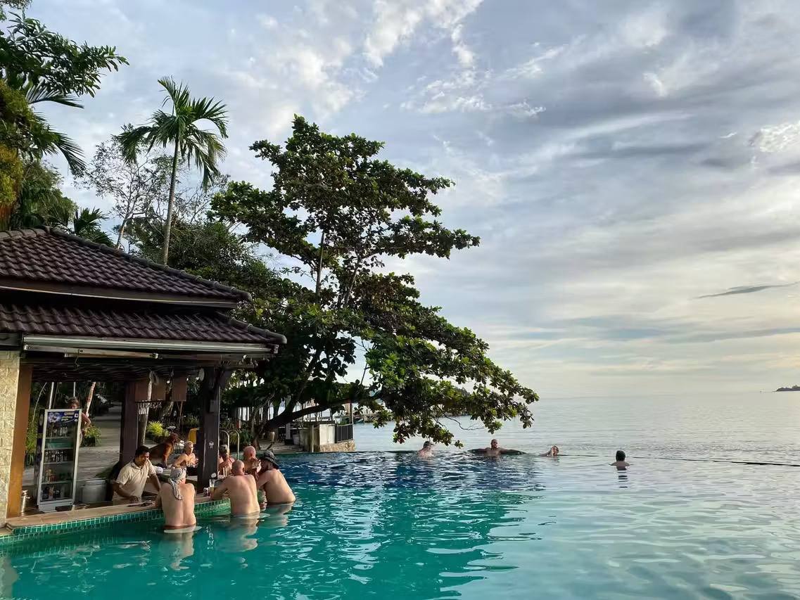 4K Hill Beach Hotel