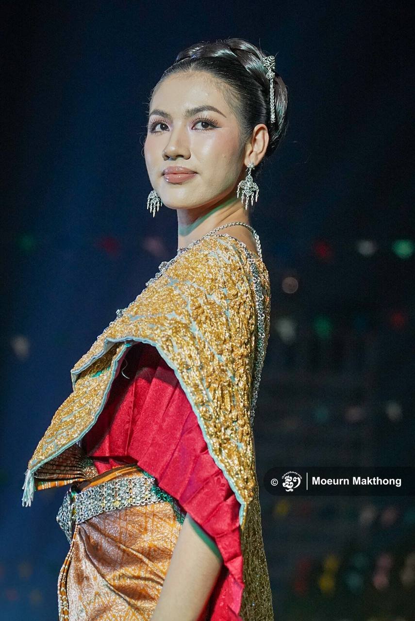 柬埔寨传统服饰:精美的披肩文化