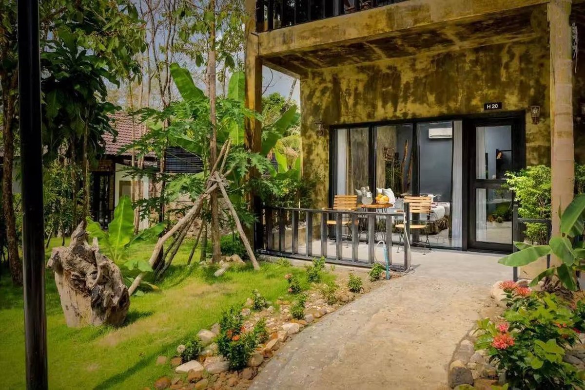 4K Hill Beach Hotel