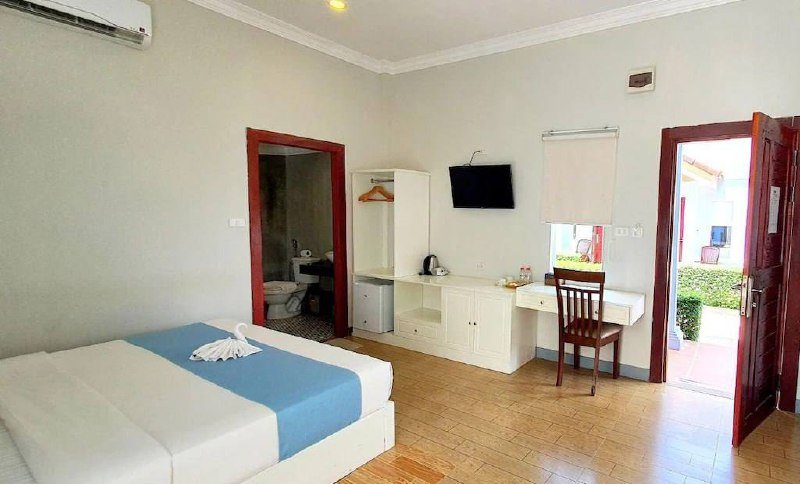 红色帆船酒店 (Scarlet Sails Resort)