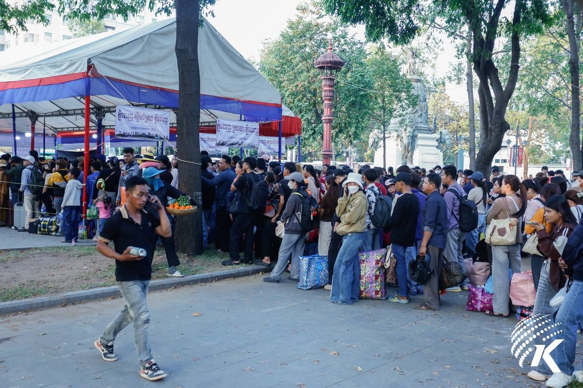 高油价背景下,柬埔寨新年期间公共巴士出行受青睐