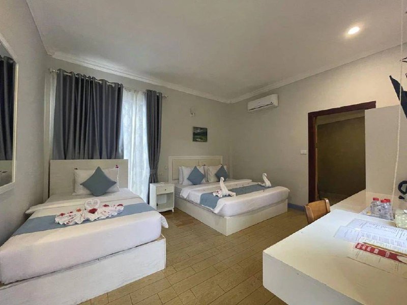 红色帆船酒店 (Scarlet Sails Resort)